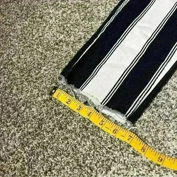 BDG Jeans, Urban Outfitters, Women Size 27 W, Mom, Black & White Striped Jeans - Picture 3 of 9